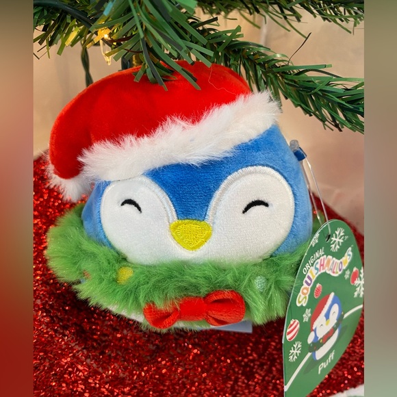 Puff the Penguin in Wreath Holiday Squishmallows 4” NWT - Picture 2 of 4